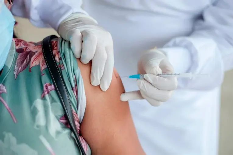 PAMI mantiene la vacuna antigripal gratuita: requisitos, farmacias y documentación necesaria