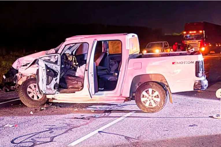 Siniestro vial en ruta uruguaya: dos argentinos sufrieron heridas de gravedad tras chocar contra un camión