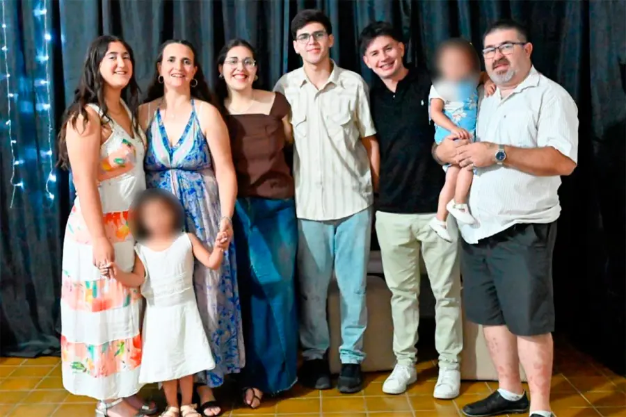 Claudia Minardi y Ren&eacute; Spiewak son familia de abrigo (foto redes sociales)