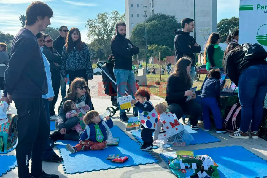 Festejos de jardineritos en Plaza Borges de Paran&aacute; (foto Elonce)