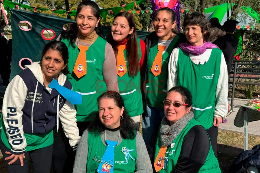 Festejos de jardineritos en Plaza Borges de Paran&aacute; (foto Elonce)