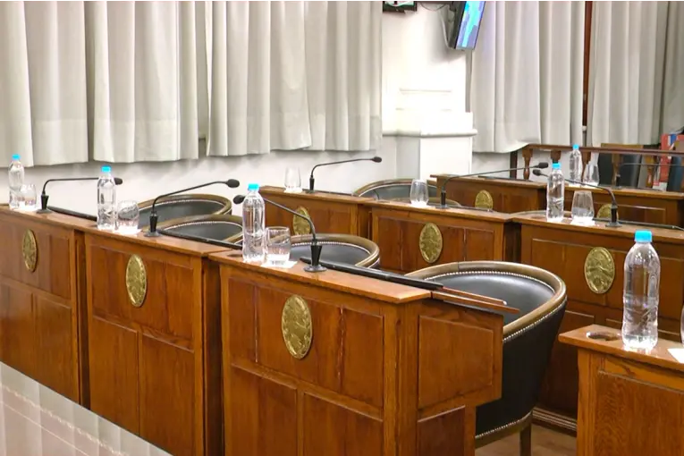 Senado de Entre Ríos debate reforma previsional en medio de protestas