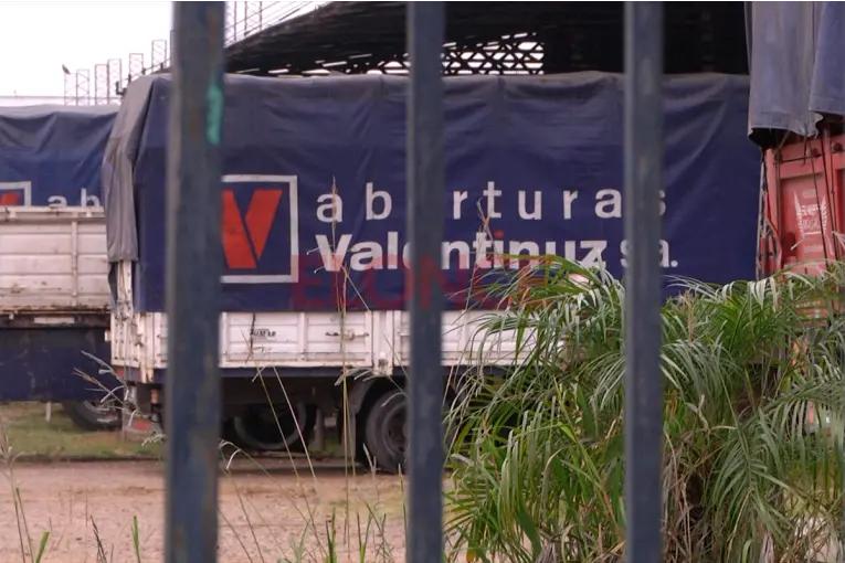Crisis en Valentinuz: con 25 años de trabajo y sin respuestas, empleados protestarán por despidos