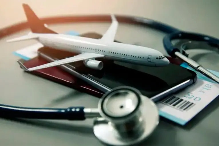 Empresa de asistencia al viajero deberá pagar $42 millones por rechazar cobertura médica