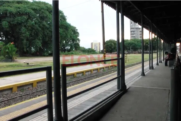 Colonia Avellaneda: reclaman por la suspensión del servicio de tren, fallas en el agua y residuos