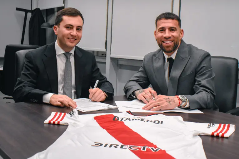 Nicolás Otamendi firmó con River y cumplió el sueño de jugar en el club de sus amores