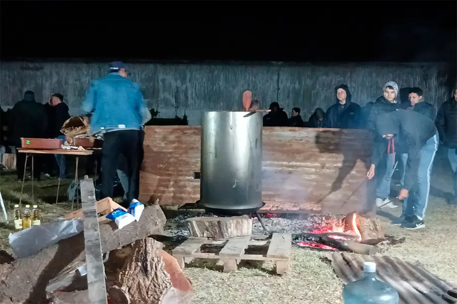 Olla popular en apoyo a trabajadores de Granja Tres Arroyos (foto Fabio Moscatelli)