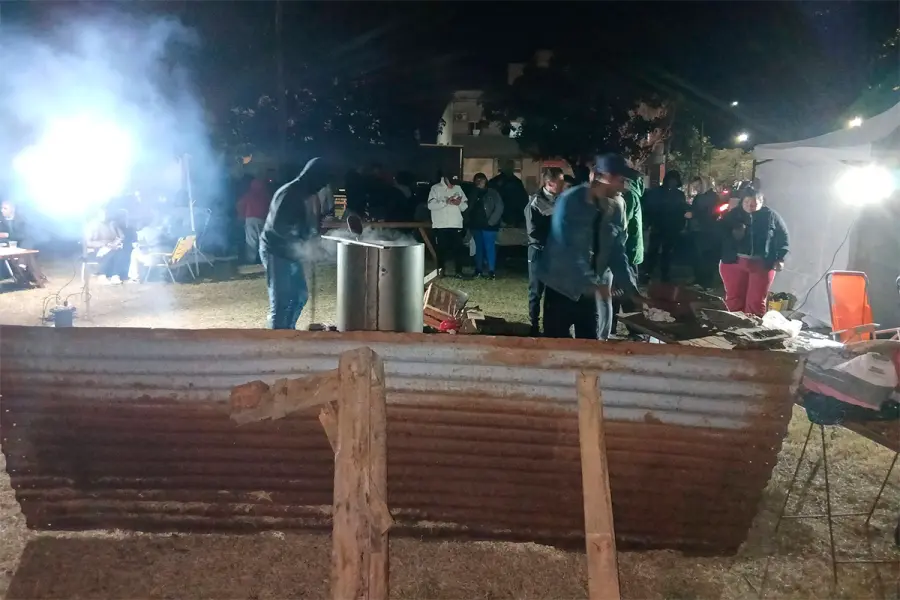 Olla popular en apoyo a trabajadores de Granja Tres Arroyos (foto Fabio Moscatelli)