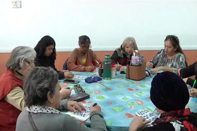 Mate bingo: el Club de los Abuelos vivió una jornada a salón lleno