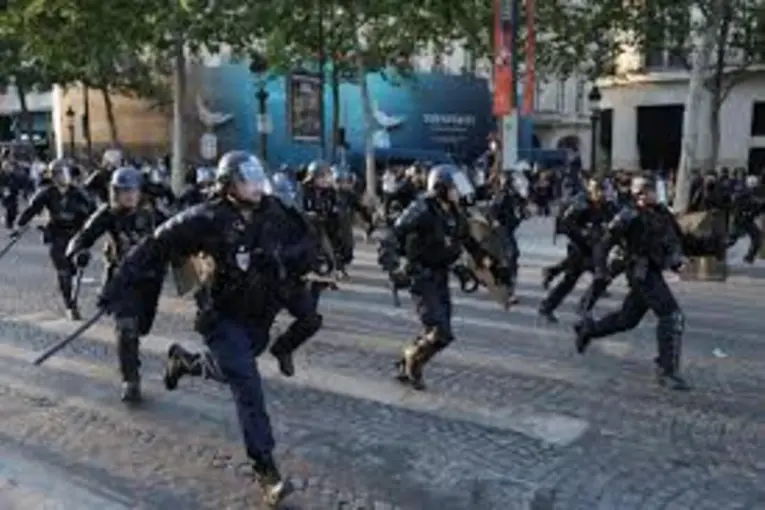 Incidentes en París tras el triunfo del PSG ante el Arsenal en la final de la Champions League