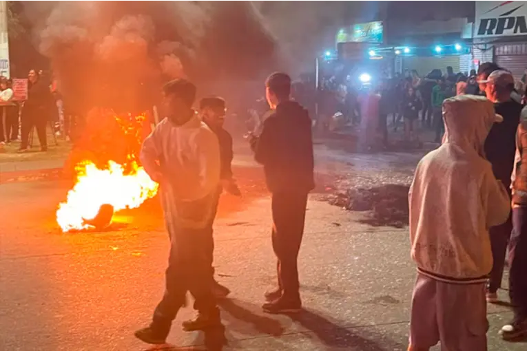 Noche de furia y protestas en Córdoba tras confirmarse el hallazgo de los restos de Agostina