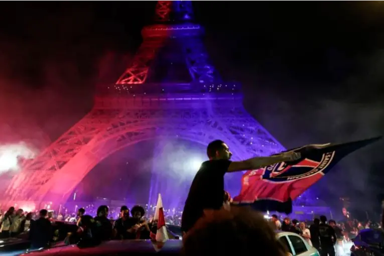 Un muerto y 780 detenidos en Francia durante los festejos por la Champions del PSG