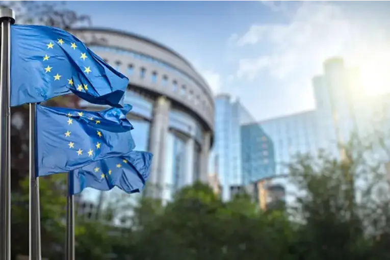 Cuándo comenzarán a cobrar el ingreso a Europa y cuánto costará