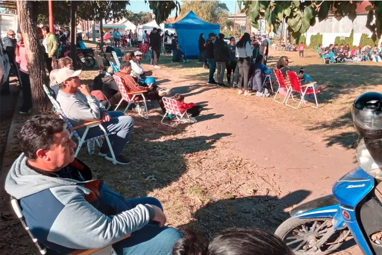 Crisis en Granja Tres Arroyos: hubo una jornada solidaria para asistir a trabajadores afectados por el cierre
