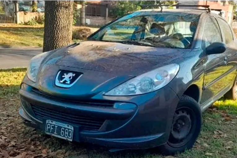 Docente sufrió el robo de su auto en Paraná: lo usa para ir a trabajar y solicita ayuda para recuperarlo