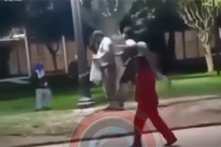 Tras la difusión de un video, investigan agresión a una persona en situación de calle