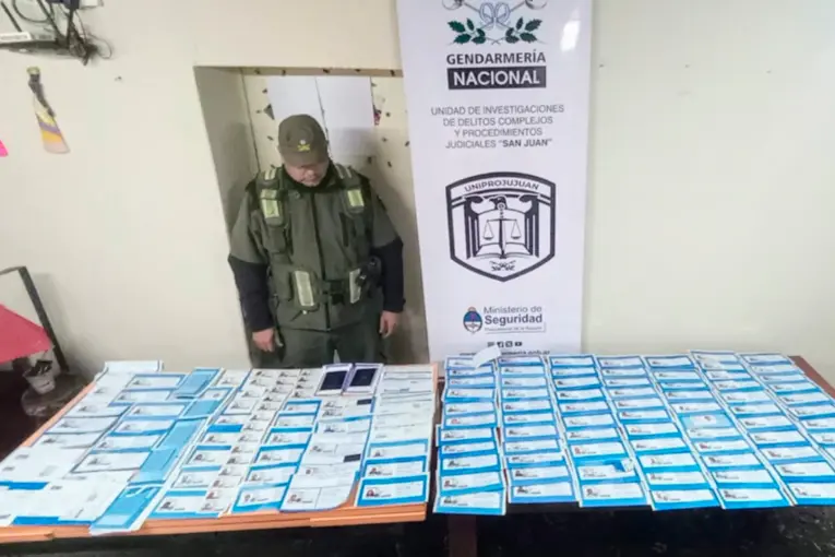Condenaron a cinco personas que emitían DNI falsos para cometer estafas