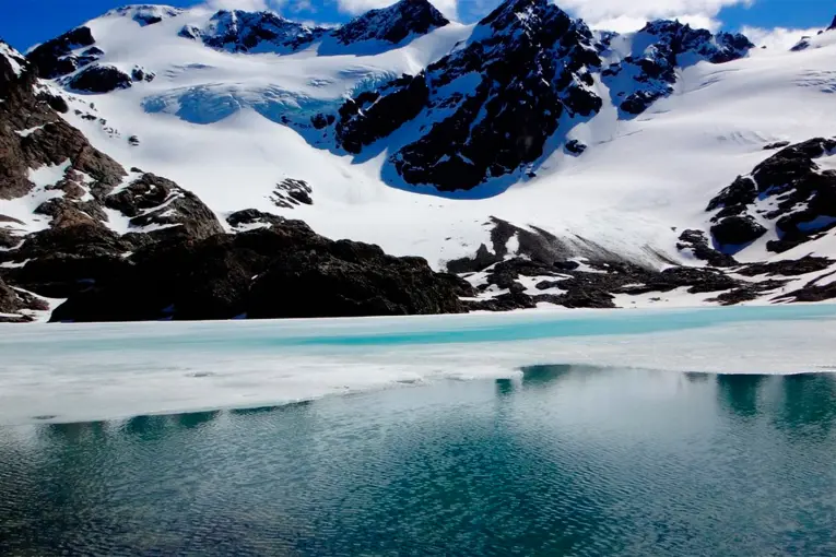 Murieron un guía y una turista tras un accidente en un glaciar en Tierra del Fuego