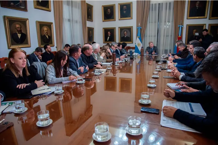 Modernización estatal y obras prioritarias estuvieron en la agenda de la reunión de gabinete