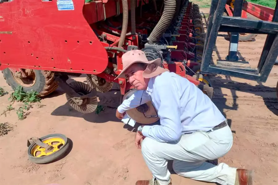 Ricardo Mart&iacute;nez Peck es un experto en maquinaria agr&iacute;cola (foto La Naci&oacute;n)