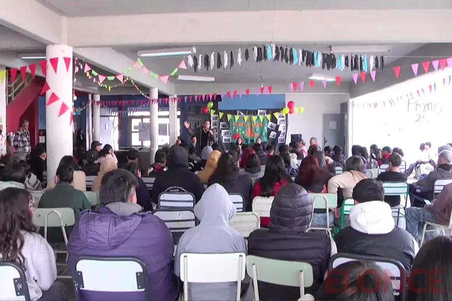 La Escuela Neuqu&eacute;n celebr&oacute; sus 39 a&ntilde;os en Paran&aacute; (foto Elonce)