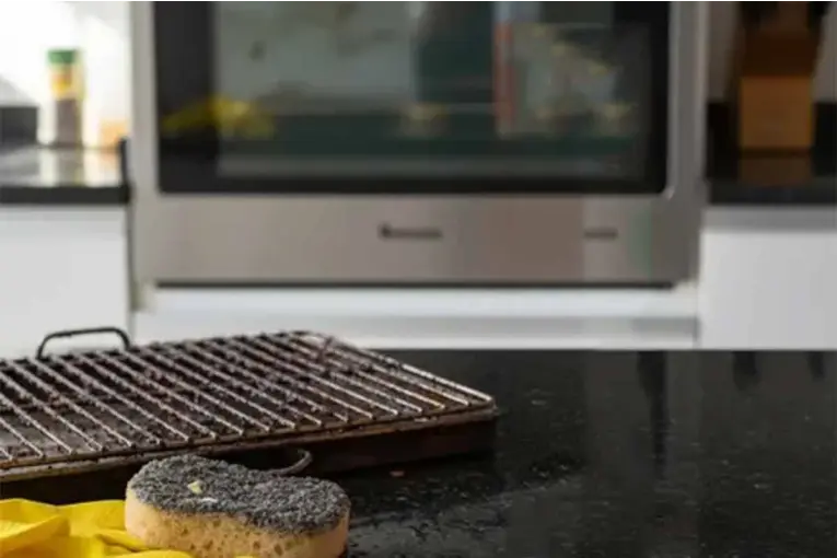 Prohibieron un producto de limpieza del hogar y ordenaron retirarlo del mercado