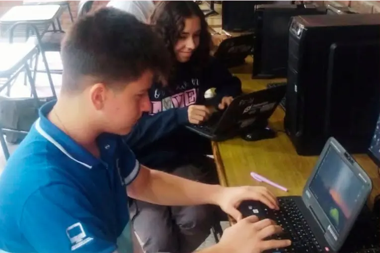 Se sienten útiles: estudiantes de escuela técnica también repararán estufas para primarias y jardines