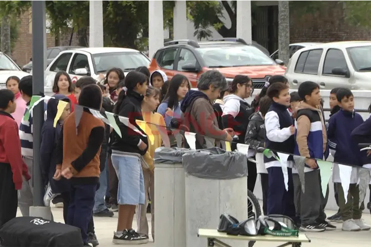 Estudiantes de dos escuelas participaron de una jornada de educación vial y ambiental