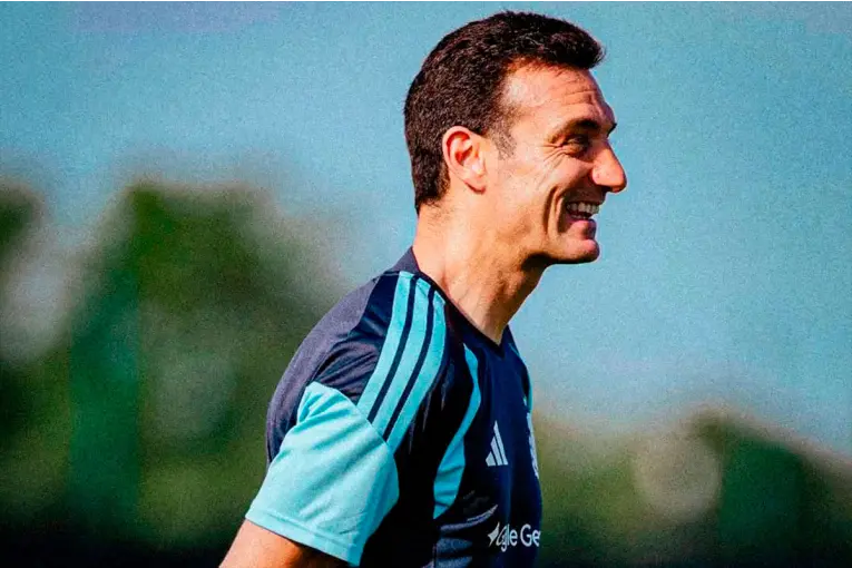 Scaloni probó con Giay y el Flaco López en la práctica la Selección en Kansas