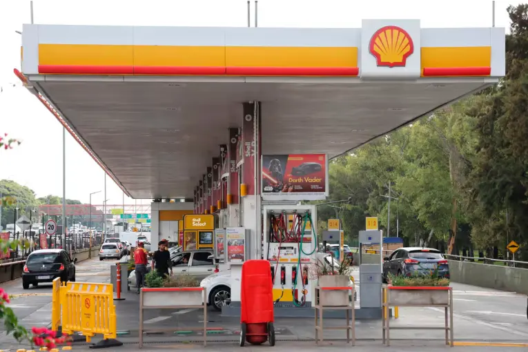Vendieron 894 estaciones de servicio Shell en Argentina por US$1.420 millones a un grupo suizo