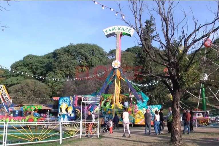 Más de 130 chicos que concurren a merenderos de Paraná visitaron el parque de diversiones de la costanera