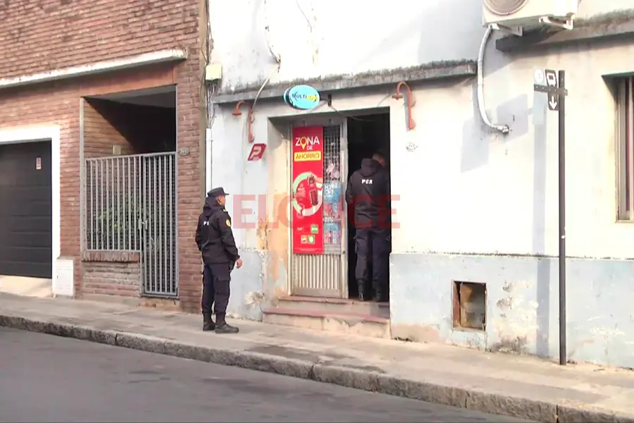 Desalojo en Club Comunicaciones tras una disputa judicial (foto Elonce)