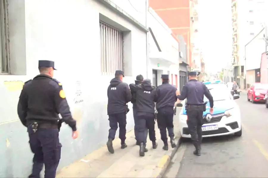 Desalojo en Club Comunicaciones tras una disputa judicial (foto Elonce)