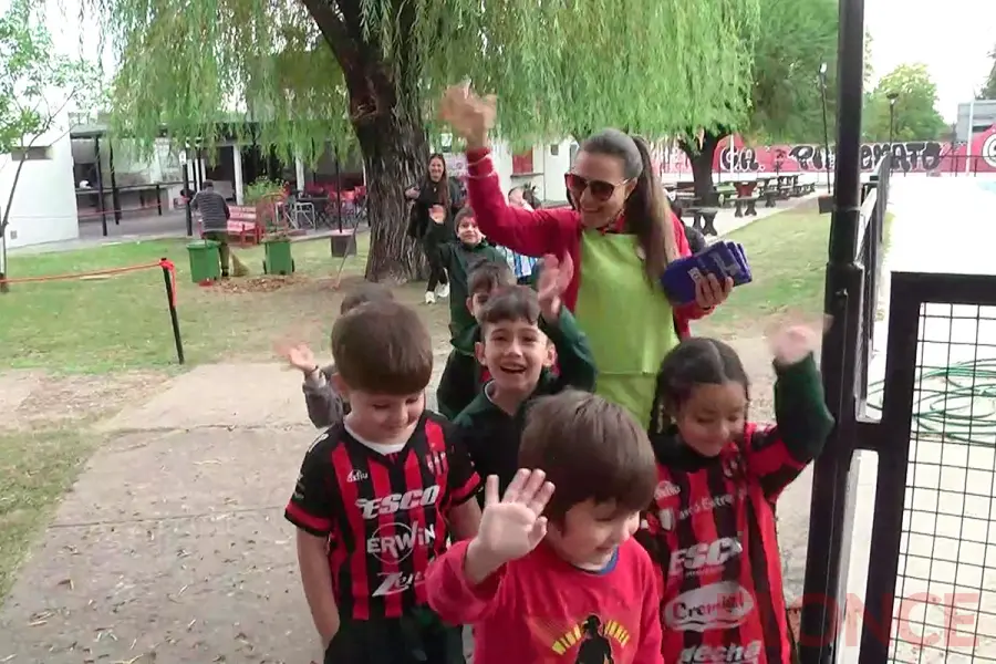 Ni&ntilde;os realizaron una visita guiada en el estadio de Patronato (foto Elonce)