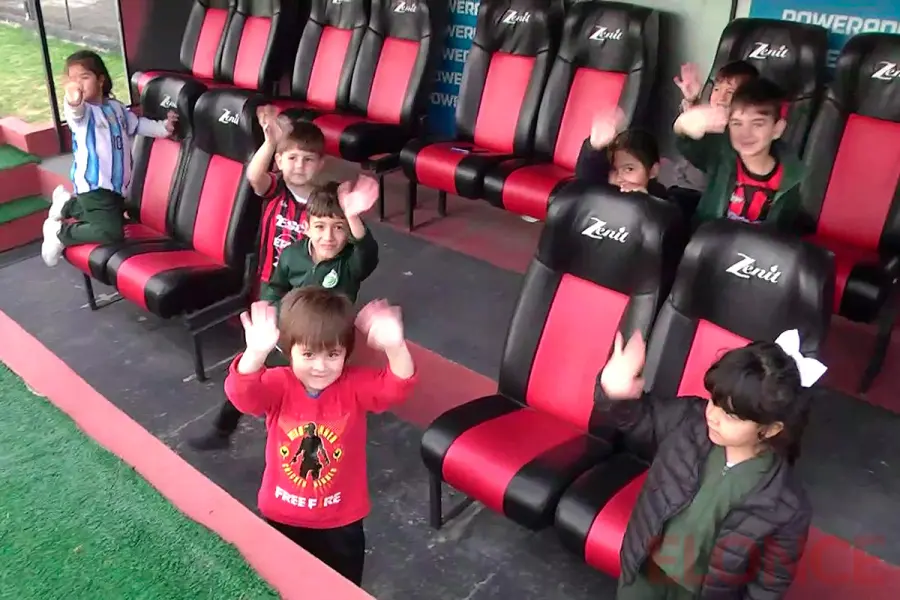 Ni&ntilde;os realizaron una visita guiada en el estadio de Patronato