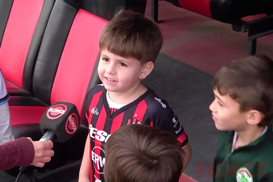 Ni&ntilde;os realizaron una visita guiada en el estadio de Patronato (foto Elonce)