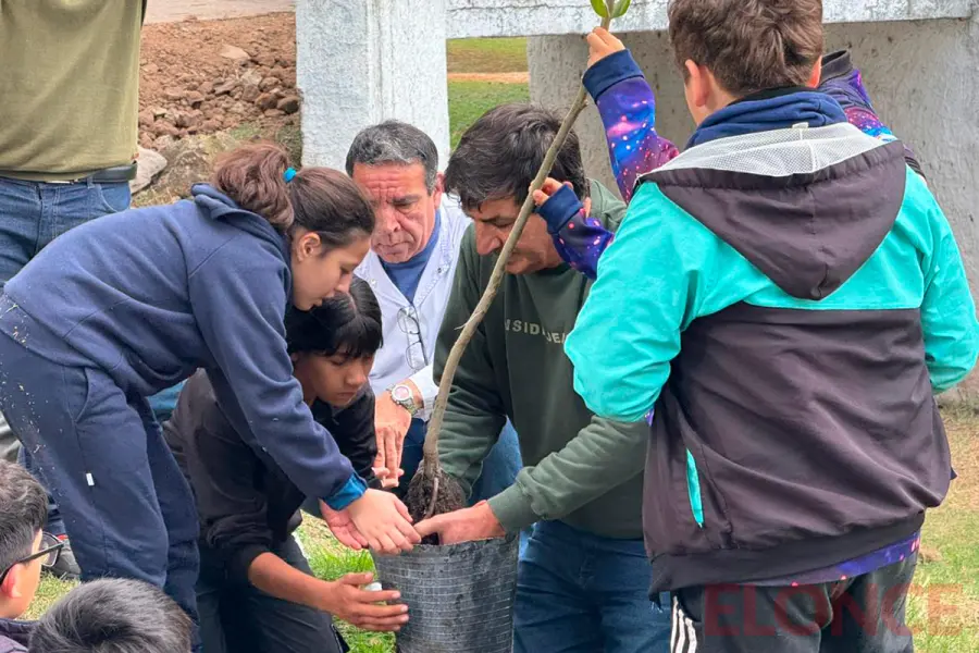 Jornada ambiental en Parque Gazzano de Paran&aacute; (foto Elonce)