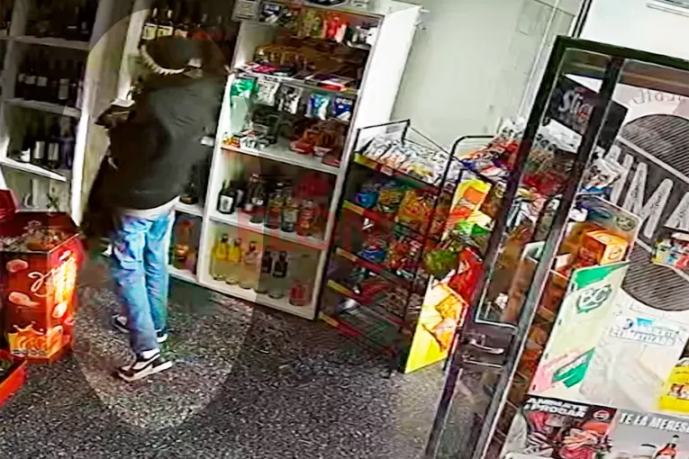 Video: denuncian robos reiterados con la misma modalidad en un comercio de Paraná