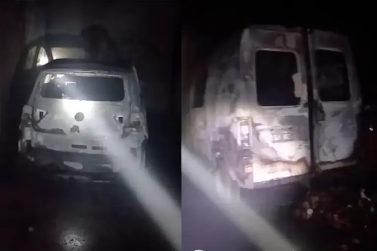 Tres vehículos resultaron afectados por incendio en una cochera