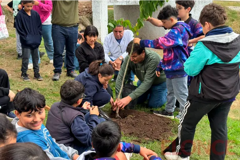 Estudiantes participaron de una jornada ambiental en el Parque Gazzano de Paraná