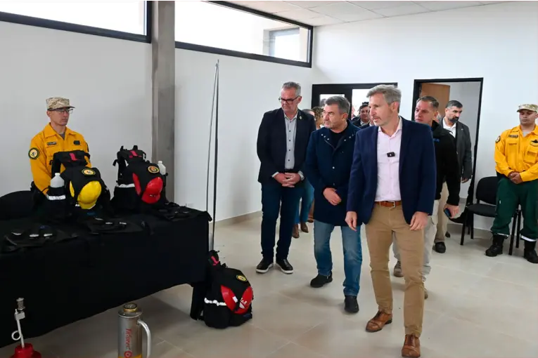 Frigerio entregó financiamiento al municipio de Victoria e inauguró la brigada forestal y obras en el hospital geriátrico