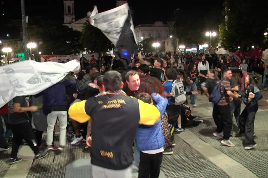 Vigilia homenaje al Indio Solari en Paran&aacute; (foto Elonce)
