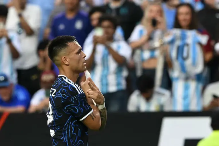 Con goles de Lautaro Martínez y Giuliano Simeone, Argentina le gana 2-0 a Honduras