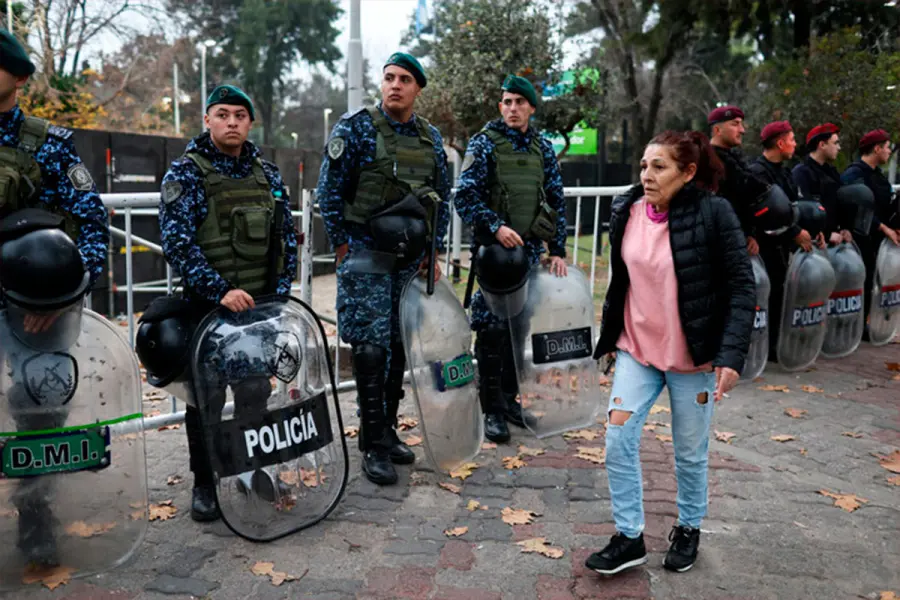 (Clar&iacute;n).