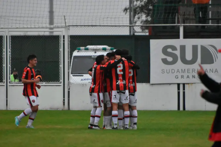 Patronato empató con Agropecuario 1 a 1 y terminó con 10 jugadores