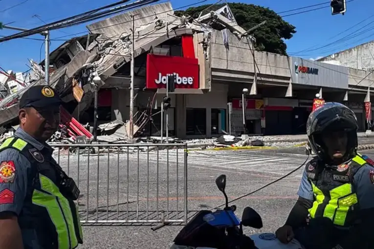 Fuerte terremoto en Filipinas: sismo de 7,8 dejó muertos, derrumbes y alerta de tsunami en el Pacífico