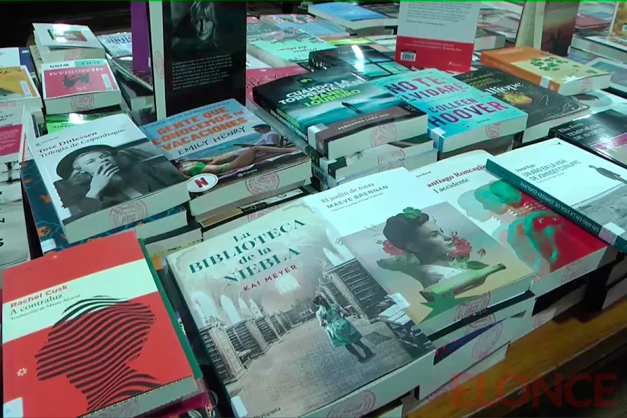 M&aacute;s libros para lectores de Paran&aacute; (foto Elonce)