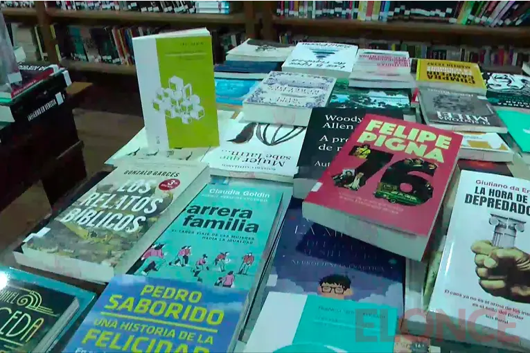 La Biblioteca Popular del Paraná presentó 780 títulos adquiridos en la Feria del Libro