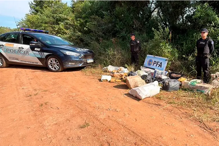 Abandonaron más de 236 kilos de marihuana valuados en $857 millones sobre el tramo misionero de Ruta 14