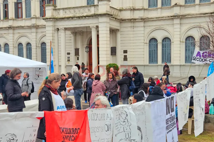 Acampe de Agmer en Plaza Mansilla (foto Elonce)